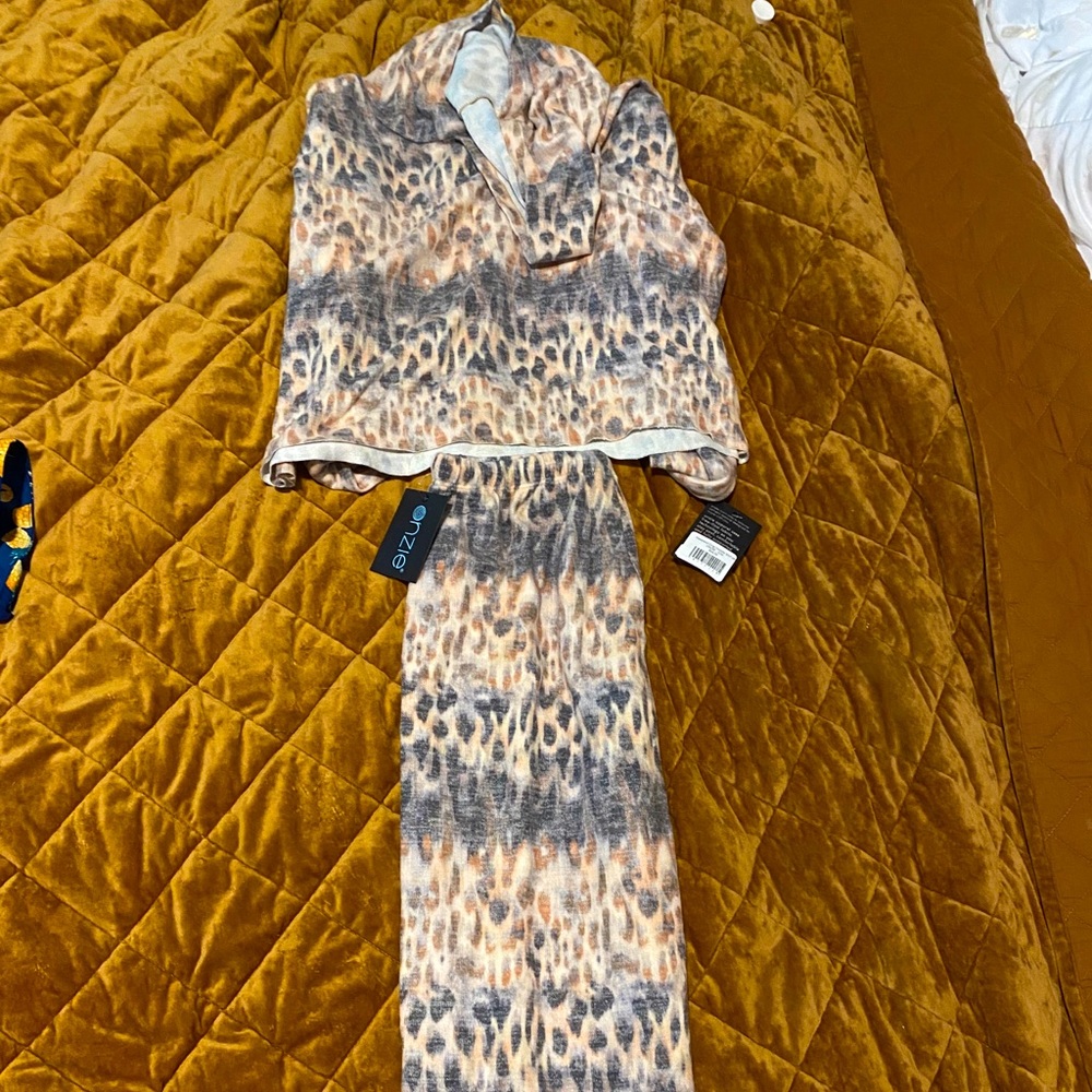 ONZIE CROPPED HOODIE/ JOGGER SET. SAFARI EDITION